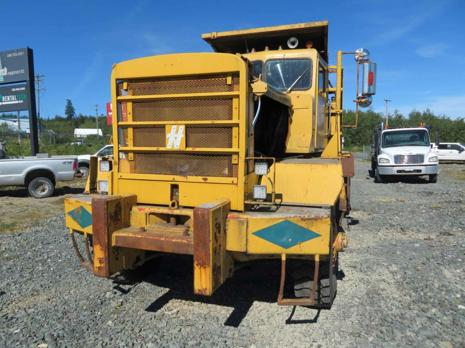 Hayes HDX Pre Load Off Highway Truck Tractor - Forestech Equipment Ltd.
