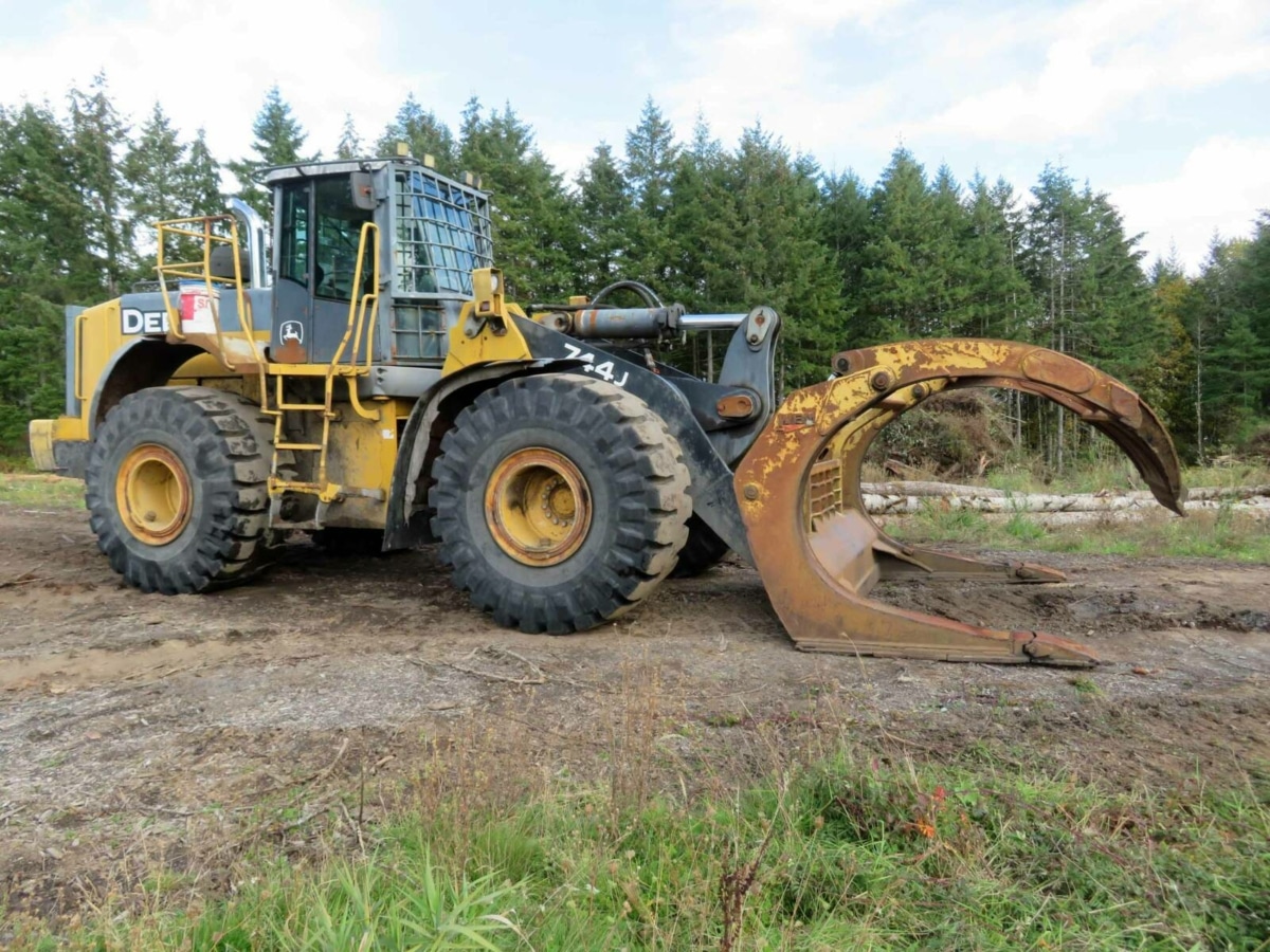 2005 John Deere 744J Wheel Loader - Forestech Equipment Ltd.