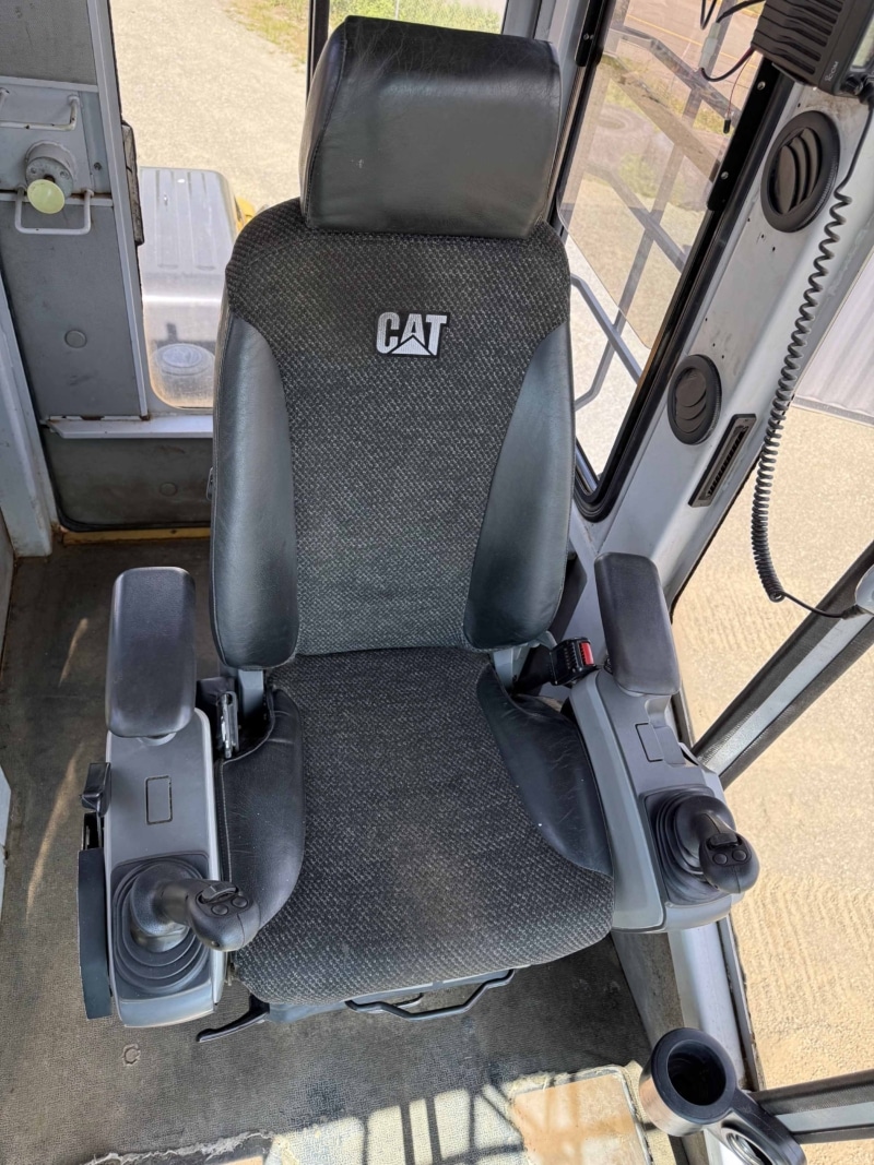 2015 Caterpillar 568LL Heel Boom Log Loader - Image 28