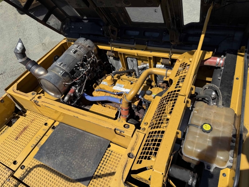 2015 Caterpillar 568LL Heel Boom Log Loader - Image 32