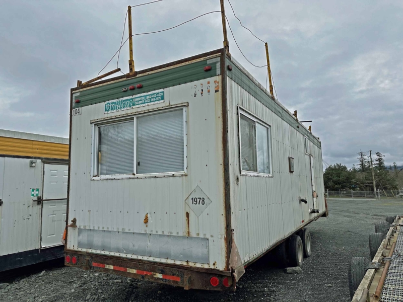 1996 30' L X 10'W T/A Camp Trailer - Image 8