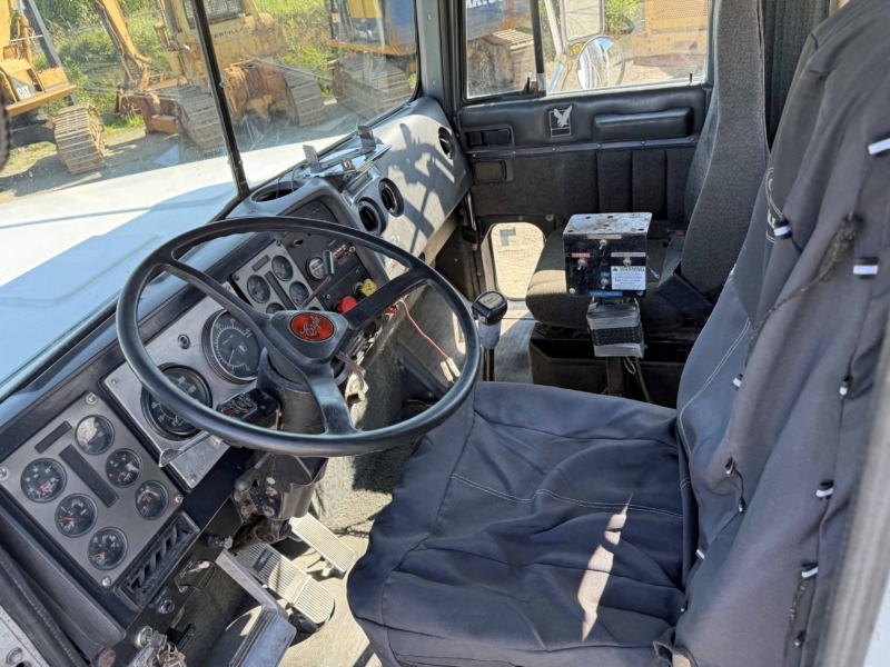 1989 International 9300 6X4 T/A Water Truck - Image 26