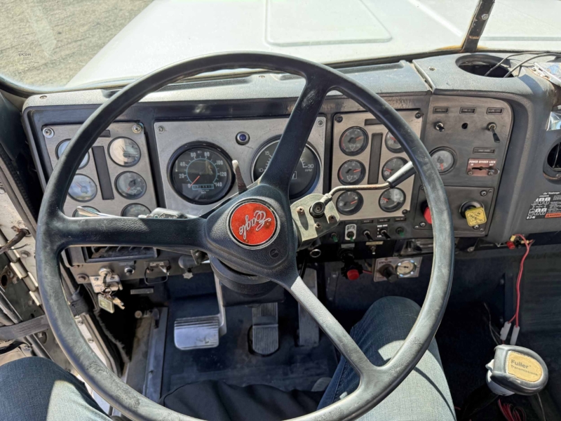 1989 International 9300 6X4 T/A Water Truck - Image 28