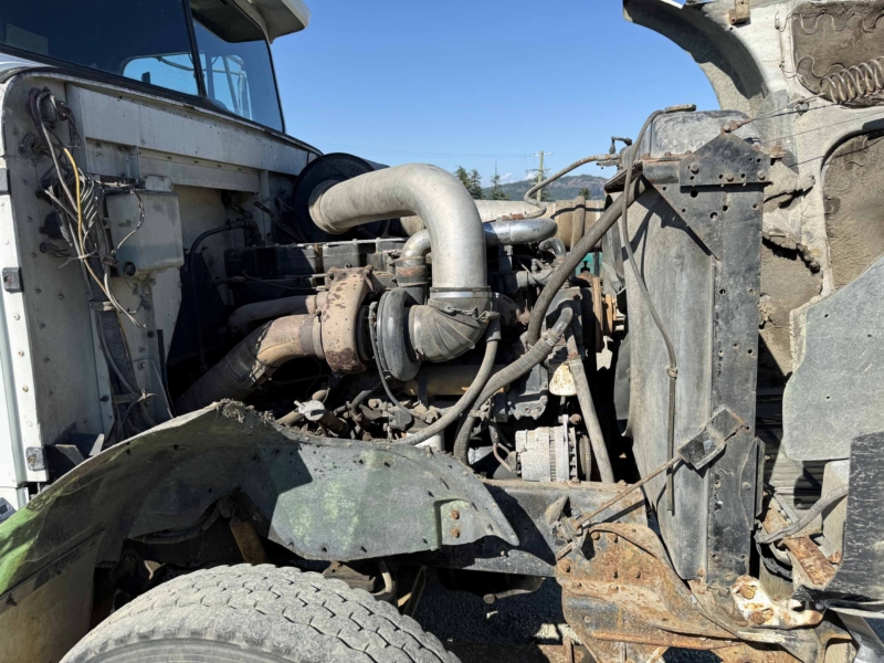 1989 International 9300 6X4 T/A Water Truck - Image 23
