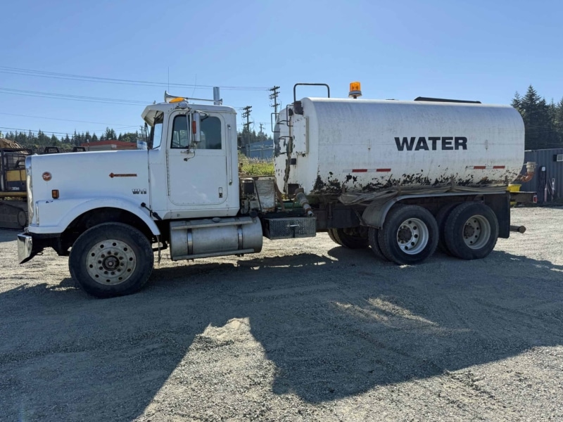 1989 International 9300 6X4 T/A Water Truck - Image 8