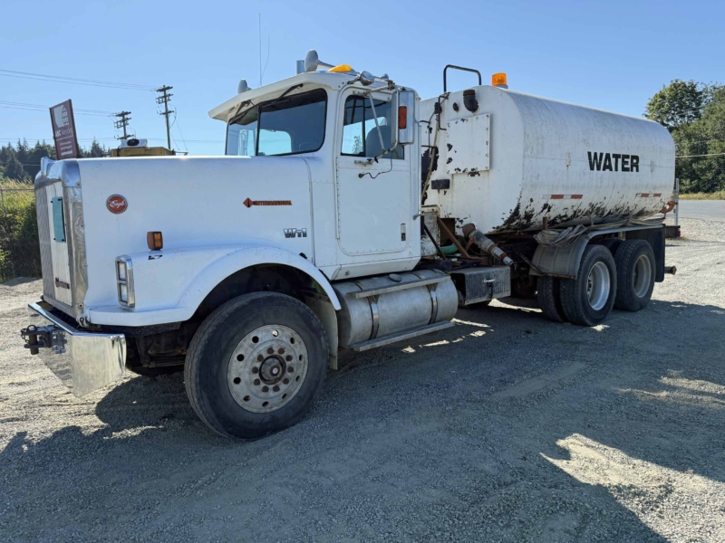 1989 International 9300 6X4 T/A Water Truck - Image 7