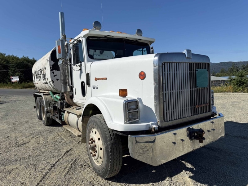 1989 International 9300 6X4 T/A Water Truck - Image 3