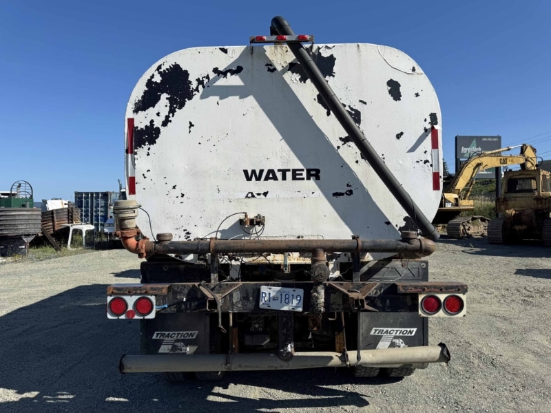 1989 International 9300 6X4 T/A Water Truck - Image 14
