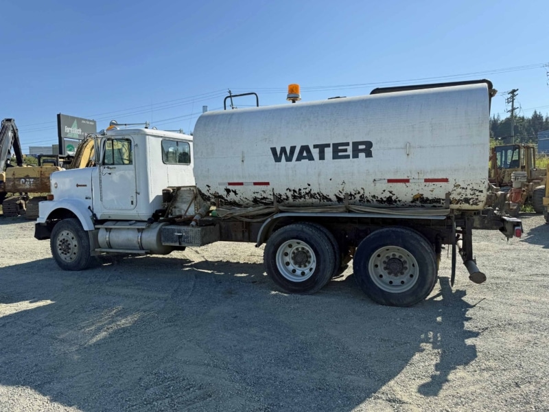 1989 International 9300 6X4 T/A Water Truck - Image 10