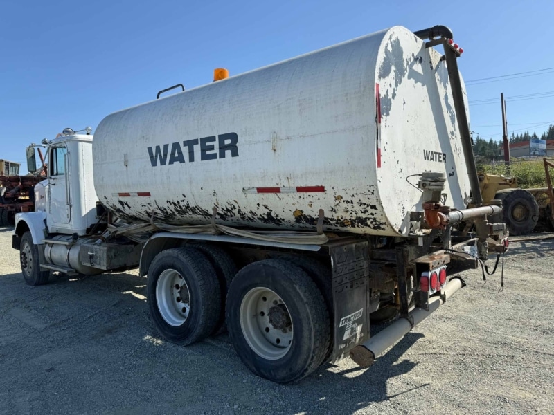 1989 International 9300 6X4 T/A Water Truck - Image 12