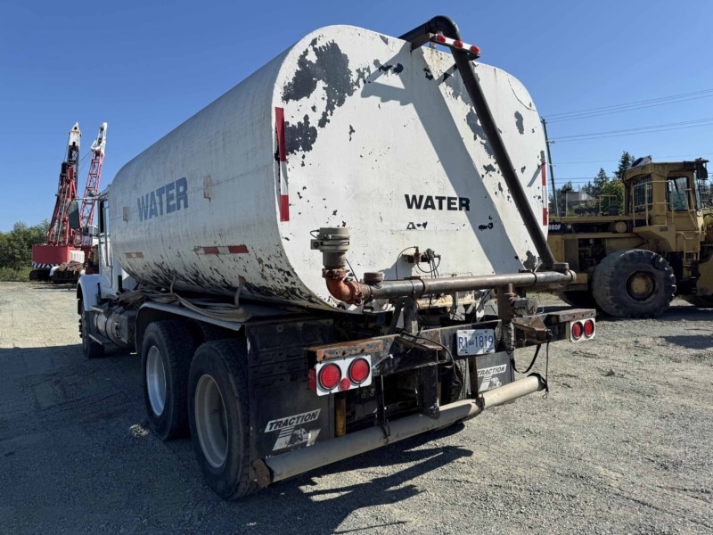 1989 International 9300 6X4 T/A Water Truck - Image 13