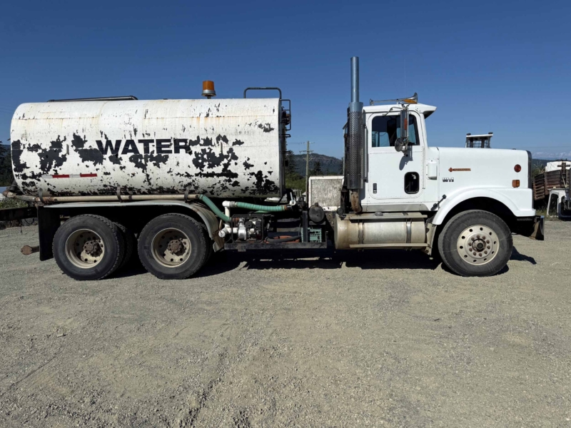 1989 International 9300 6X4 T/A Water Truck - Image 19