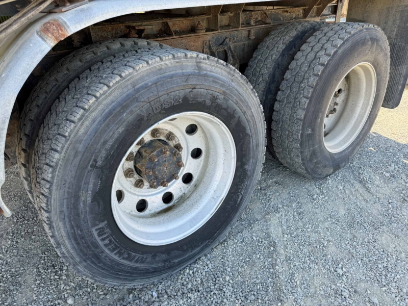 1989 International 9300 6X4 T/A Water Truck - Image 32