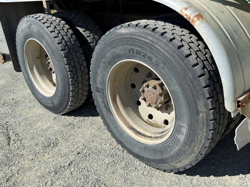 1989 International 9300 6X4 T/A Water Truck - Image 33