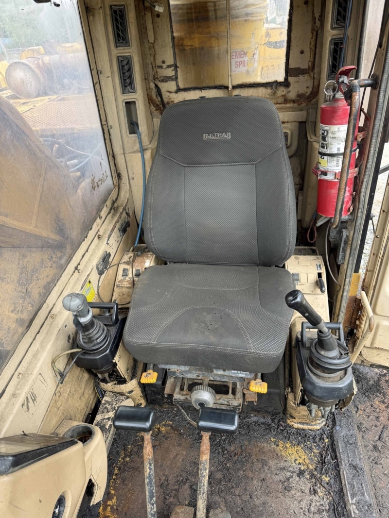 1994 Caterpillar 330L "Road Builder" Hydraulic Excavator - Image 24