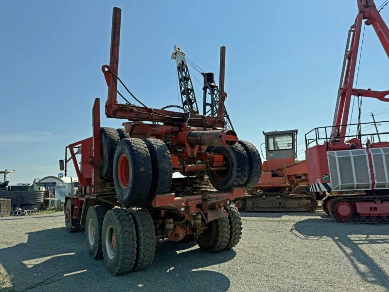 Hayes HDX Conventional T/A Off Highway Log Truck & Trailer - Image 15